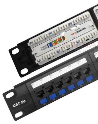 Patch panel 24 portas Furukawa CAT.5e p/ rack 19 poleg